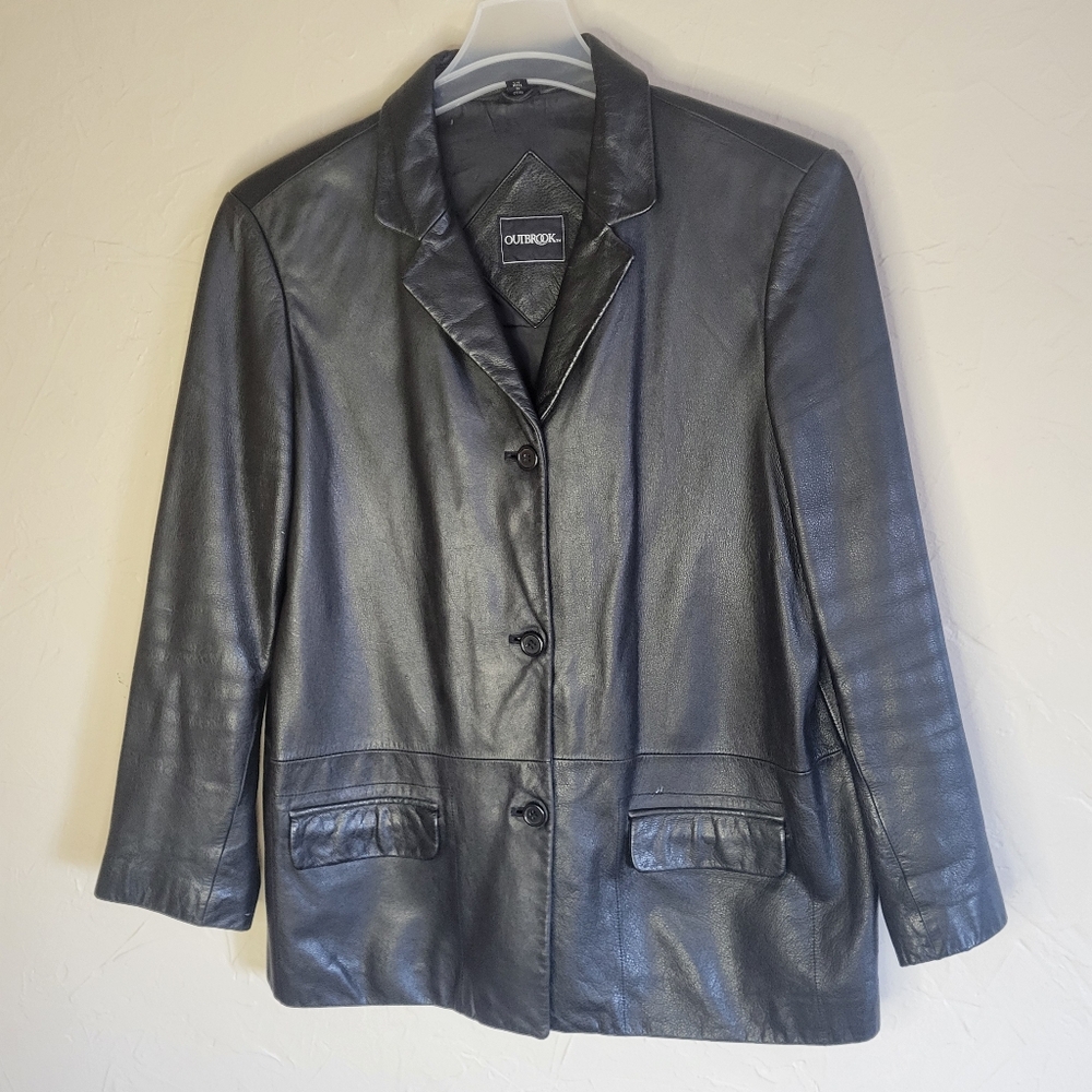 Outbrook Ladies button front collared fully lined leather coat, size L